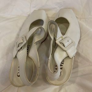 Sam and Libby retro white sandals. Size 6B.
